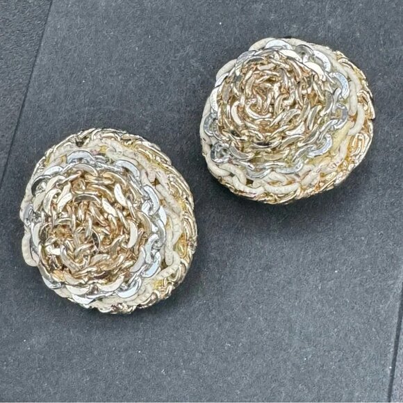 Vintage Three Tone Metal Chain Dome Earrings - Clip On - Picture 5 of 13